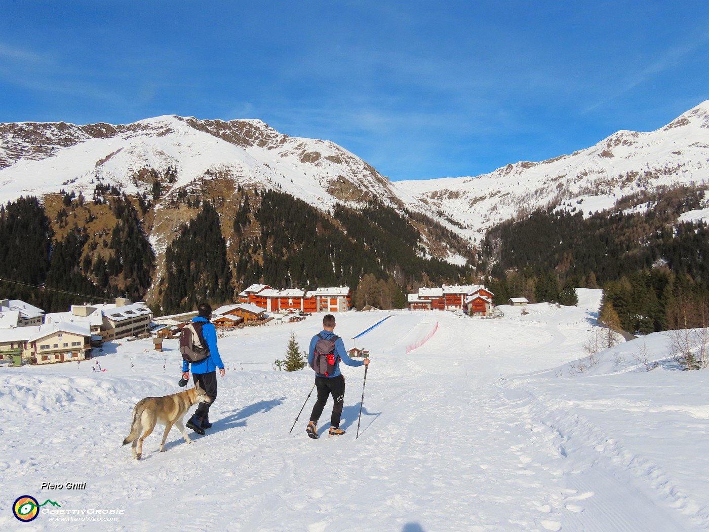 71 Rientriamo a San Simone chiudendo il bell'anello su neve.JPG